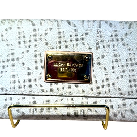 Michael Kors White and Gold Wallet - Picture 1 of 12